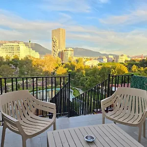 Center Penthouse Oasis Apartment